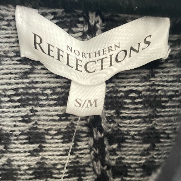 Northern Reflections Houndstooth Shawl/Sweater/Poncho - Picture 2 of 5